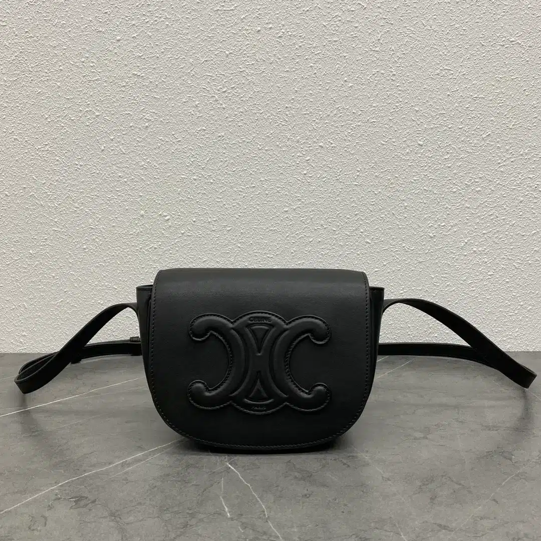 Celine-Folco-Cuir-Triomphe-Black