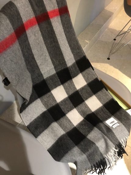 Burberry The Classic Check Cashmere Grey 66in/168cm
