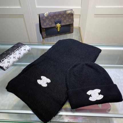 Chanel Beanie & Scarf Set In Black
