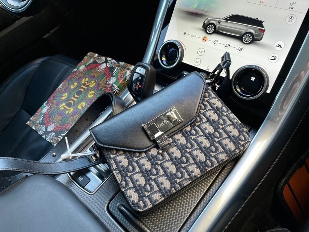 dm5042-dior-fashion-bag-gvilh-e1706731585362