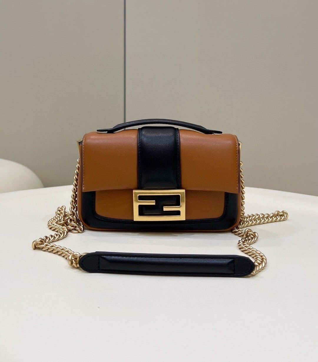 fendi-baguette-chain-brown-and-black-bag-for-woman-19cm75in-gth7q-e1710253737227