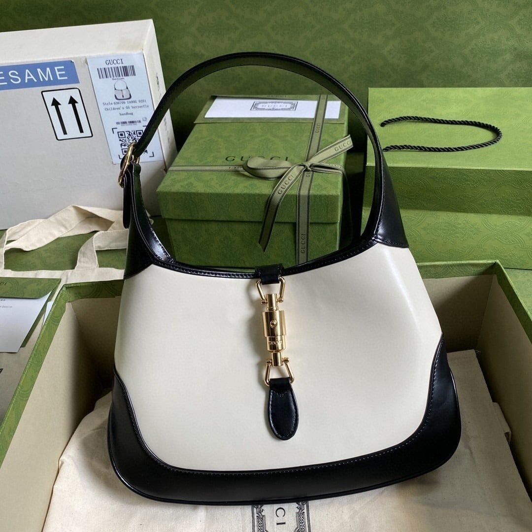 gucci-jackie-1961-small-shoulder-bag-white-with-black-11in28cm-636706-10obg-9099-u9yxl-e1710898995635