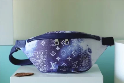 1:1 Replica Louis Vuitton LV Discovery Bumbag PM Monogram Blue Unique Bag For Men M20587 – 17.3in/44cm