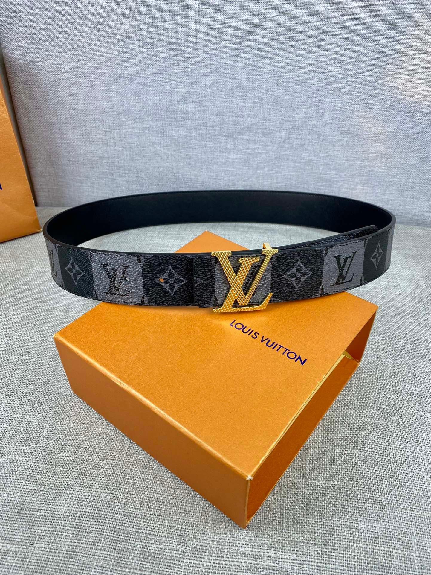 louis-vuitton-iconic-reversible-lv-belt-black-lv-women-belt-gshu2