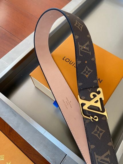 1:1 Replica Louis Vuitton Initiales Reversible LV Belt Monogram Canvas with Gold Toned Hardware LV Women Belt