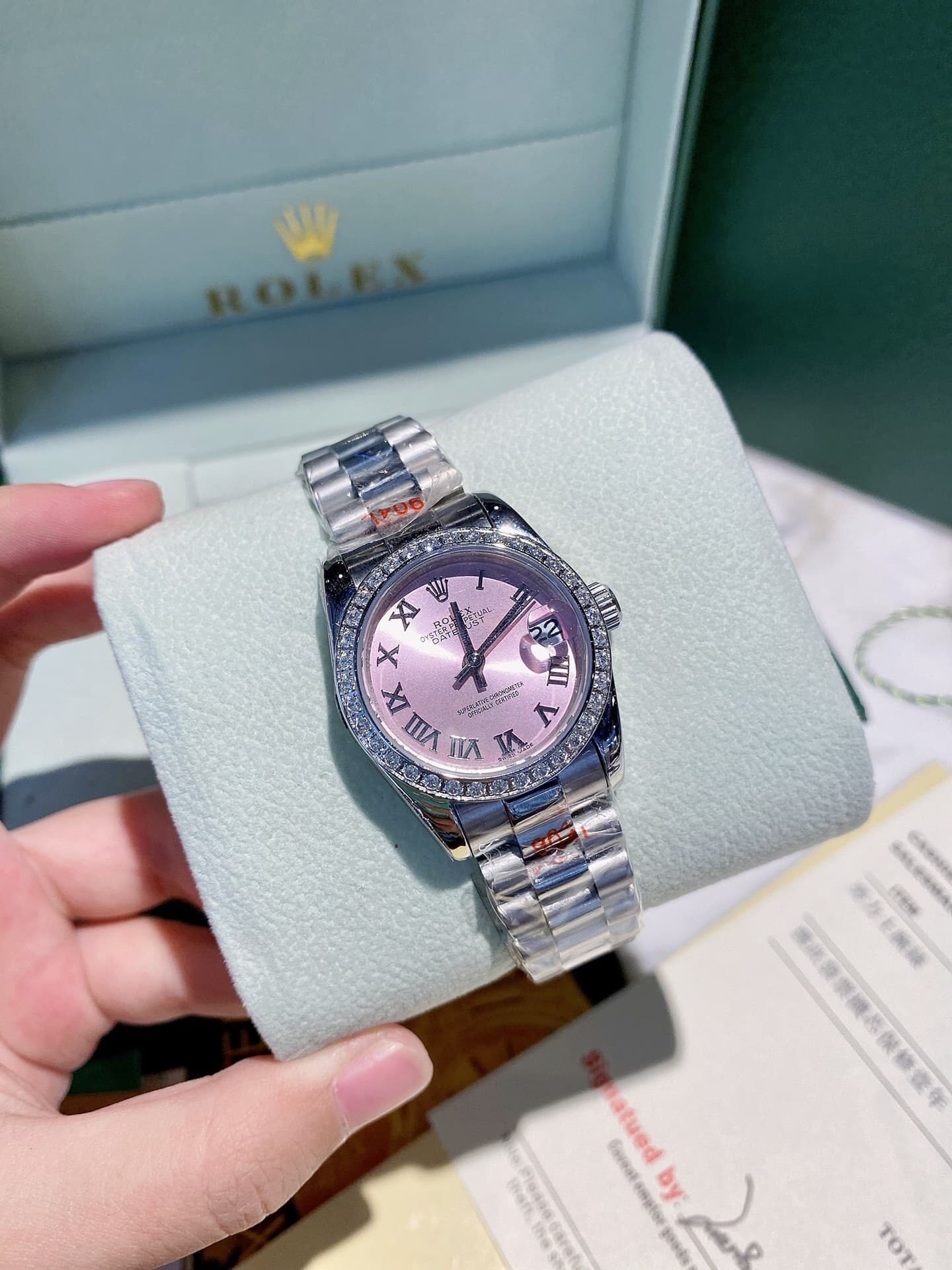 rl013-oyster-perpetual-date-just-31mm-watch-tqt0j-e1706743330289