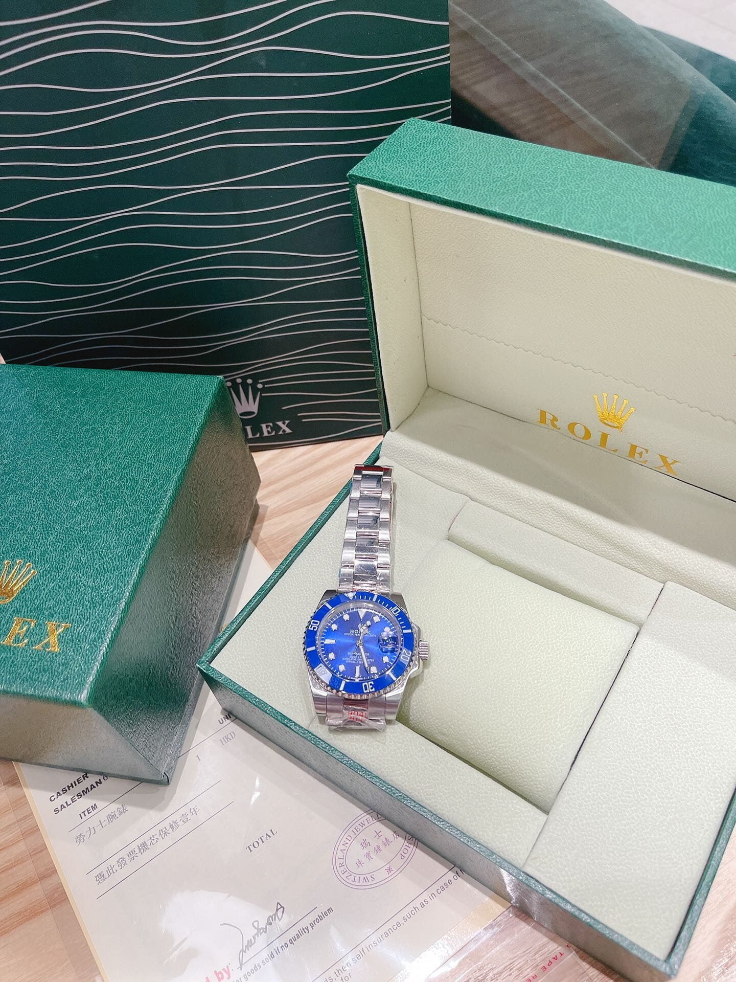 rl038-oyster-perpetual-date-39mm-watch-qs3bt-e1706743404489