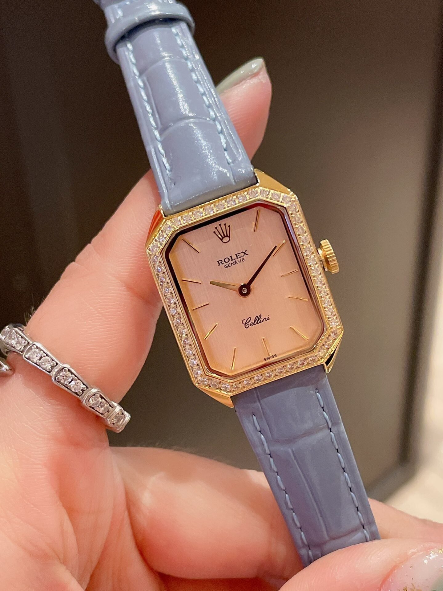 rolex-cellini-24mm-gold-toned-for-women-8lkyk-e1730995596627