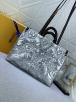 Louis Vuitton Onthego GM Silver 33Cm M21053 - Image 5