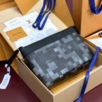 Louis Vuitton Pochette Voyage Souple Black 30Cm M14926 - Image 2