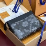 Louis Vuitton Pochette Voyage Souple Black 30Cm M14926 - Image 6