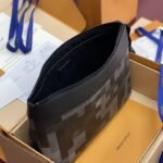 Louis Vuitton Pochette Voyage Souple Black 30Cm M14926 - Image 8