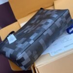 Louis Vuitton Pochette Voyage Souple Black 30Cm M14926 - Image 4