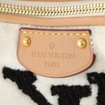 Louis Vuitton Hills Pochette Shearling White 18cm - Image 3