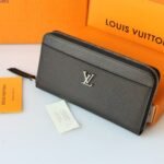 Louis Vuitton Horizontal Wallet With Lv Logo Black 19Cm - Image 3