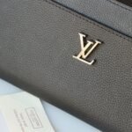 Louis Vuitton Horizontal Wallet With Lv Logo Black 19Cm - Image 6