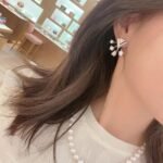 Louis Vuitton V For Vuitton Earrings M02296 - Image 5