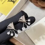 Louis Vuitton V For Vuitton Earrings M02296 - Image 6