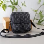 Louis Vuitton Getaway Messenger Monogram Eclipse Bag Black 20Cm M12518 - Image 2