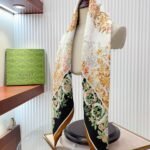 Gucci Interlocking G Floral Print Silk Carré Black And Beige 783157 3G001 1079 - Image 4