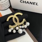 Chanel Cc Brooch Gold With Pearls - Image 2