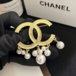 Chanel Cc Brooch Gold With Pearls - Image 5