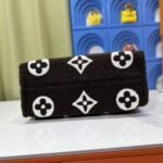 Louis Vuitton Onthego GM Monogram Teddy Fleece Black White 40Cm M55420 - Image 4