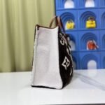 Louis Vuitton Onthego GM Monogram Teddy Fleece Black White 40Cm M55420 - Image 5