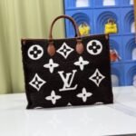Louis Vuitton Onthego GM Monogram Teddy Fleece Black White 40Cm M55420 - Image 2