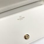 Valentino Garavani Locò Shoulder Bag In Ivory 27Cm - Image 6