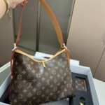Gift set: Louis Vuitton CarryAll PM Bag Monogram Canvas 29Cm M46203 - Image 4