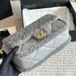 Chanel Flap Bag Teddy Shearling And Gold Tone Metal Grey 25Cm - Image 6