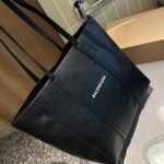Balenciaga Everyday Leather Tote Black 31cm - Image 3