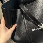 Balenciaga Everyday Leather Tote Black 31cm - Image 4