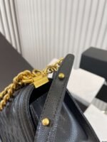 Chanel Medium Boy Quilted Black 25Cm - Image 4