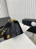 Chanel Medium Boy Quilted Black 25Cm - Image 7