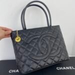 Perfect Match: Chanel Medallion Tote Bag 30cm X Chanel Classic Card Holder Black 15cm - Image 2