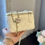 Chanel Clutch With Chain White 16Cm - Image 2