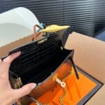Hermes Kelly Mini Pochette Shiny Alligator Black 21cm - Image 2