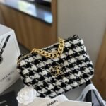 Chanel 19 Bag Tweed White And Black 26cm - Image 2