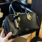 Louis Vuitton Bolsa Voltaire Black 25cm M12009 - Image 4