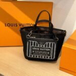 Louis Vuitton Neverfull Bandoulière Inside Out Black 20cm M12099 - Image 3