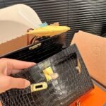 Hermes Kelly Mini Pochette Shiny Alligator Black 21cm - Image 3