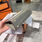 Hermes Mini Kelly Handbag Alligator Gris Mouette 22cm - Image 4