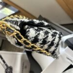 Chanel 19 Bag Tweed White And Black 26cm - Image 4