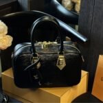 Louis Vuitton Bolsa Voltaire Black 25cm M12009 - Image 5