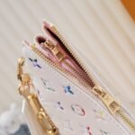 Louis Vuitton Bolso Coussin PM White 26cm M21209 - Image 3