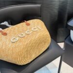 Summer Set: Gucci Medium Straw Tote With Patch Natural 27Cm And Sandal With Double G Natural Raffia Brown - Image 4