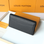 Louis Vuitton Capucines Long Wallet Black 20 cm - Image 4