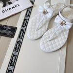 Chanel White Quilted Leather With White Camellia Cc Logo Bow Thong Sandals - Image 2